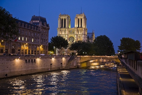 El Río Sena a su paso por la Catedral de Notre Dame