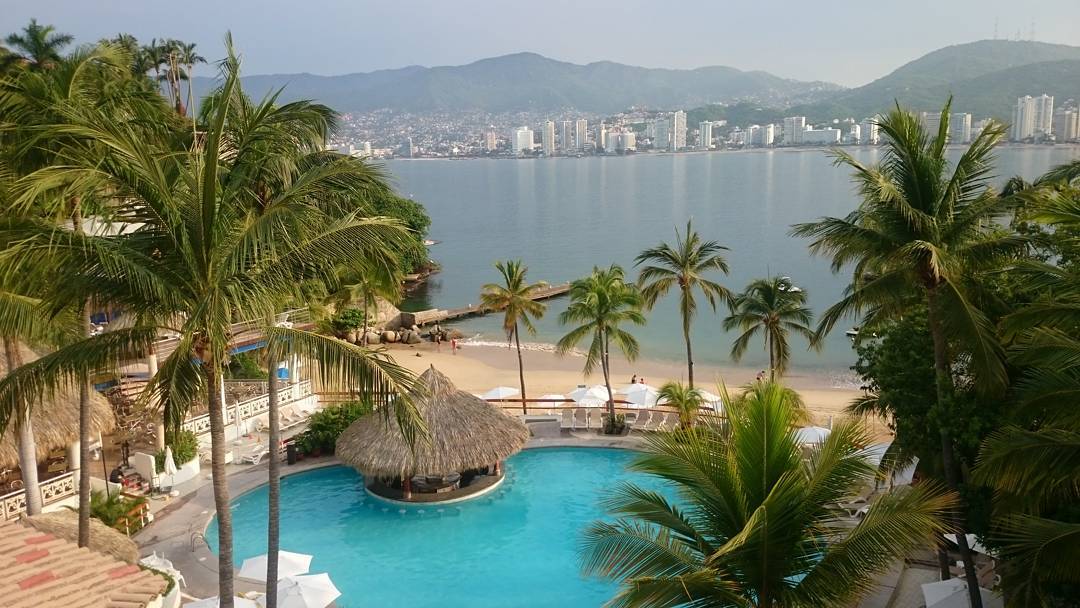 vista-piscina-hotel-park-royal-acapulco-speedtravel